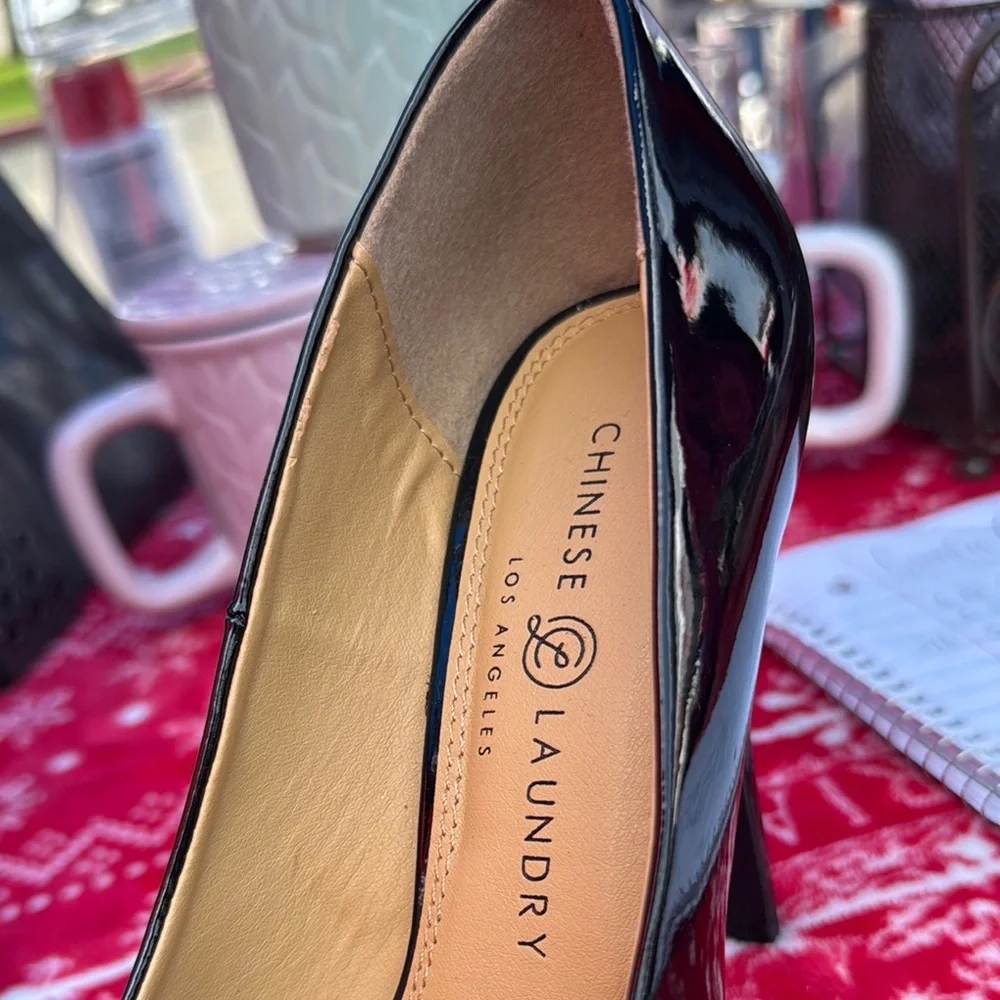 Chinese Laundry Black High Heeled Pumps - Picture 6 of 7